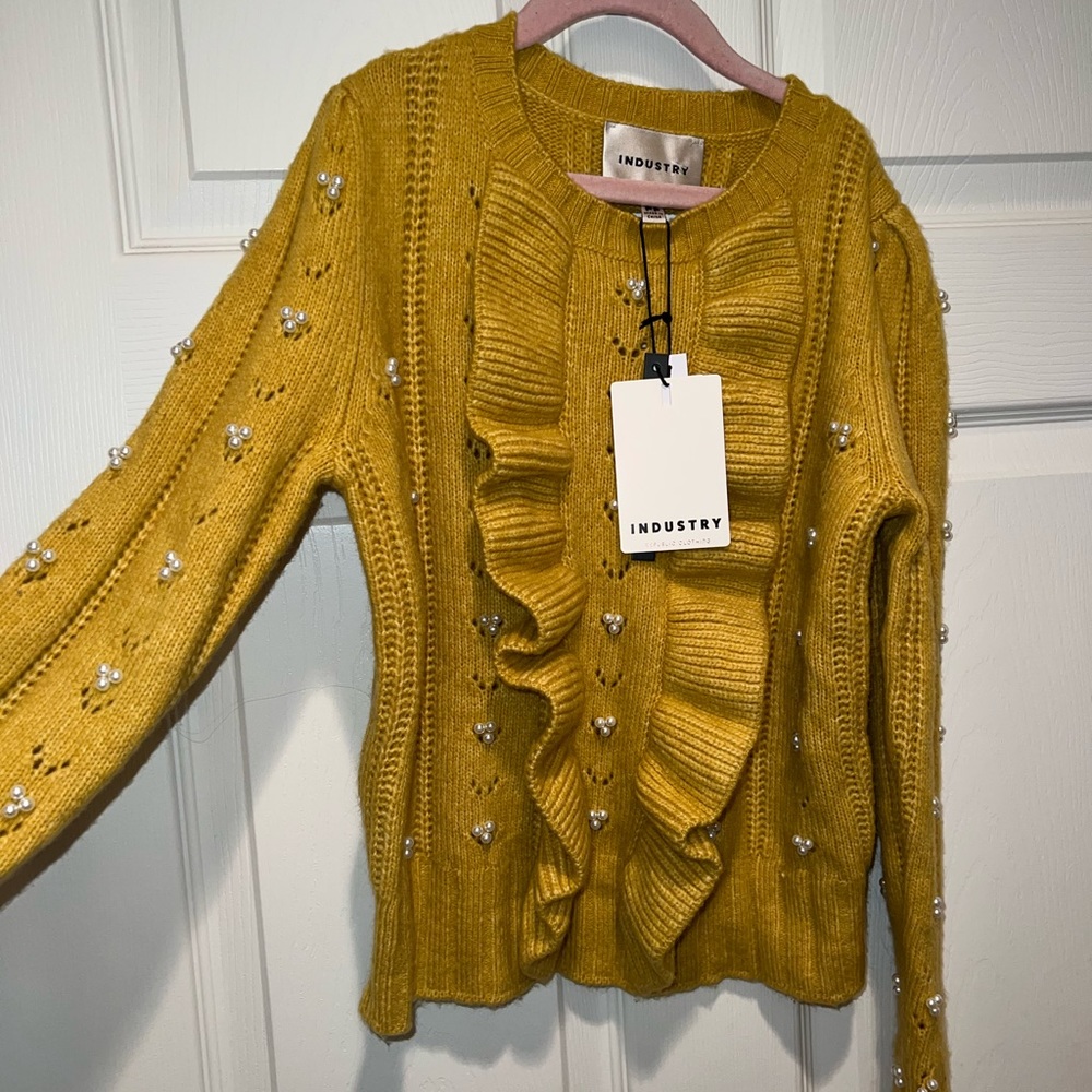 Brand New Super Soft PP Petite (size xs 0-2) Sweater with ruflle & pearl detail